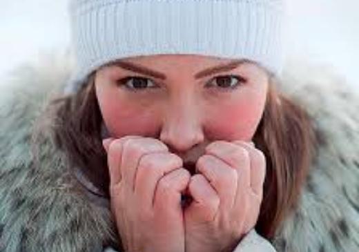 Секреты зимнего ухода за губами: как избежать сухости и трещин в условиях холодной погоды