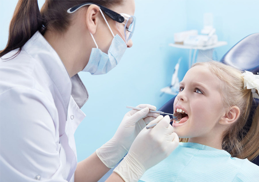 В чем сложность лечения детских зубов?