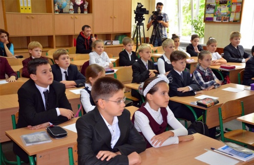 Россияне планируют потратить на сборы ребенка в школу более 13 000 рублей