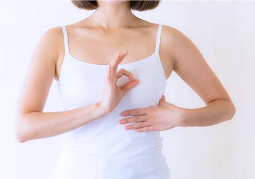 Как обнаружить мастопатию и почему самообследование груди не всегда приносит пользу