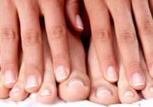 Как сохранить ногти красивыми и здоровыми?