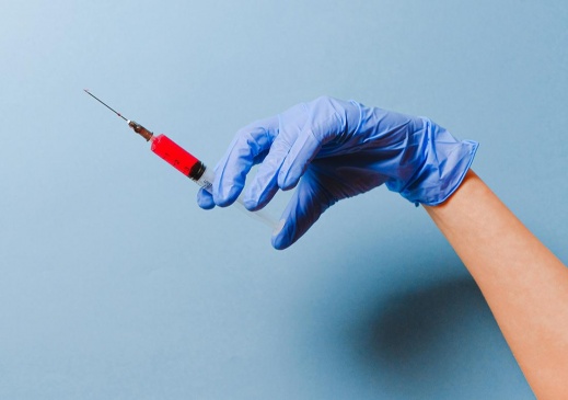 Прививка от клещевого энцефалита: кому нужна вакцинация и как она проводится