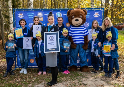 Дети вместе с Медвежонком Барни установили новый рекорд Guinness World Records