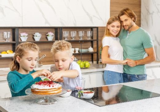 Как обеспечить безопасность детей на кухне: 5 золотых правил