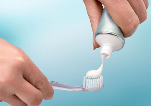 Из чего делают современную зубную пасту